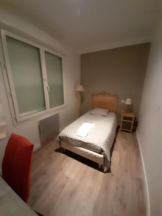 Hotel Les Voyageurs 莱萨布勒-多洛讷 外观 照片