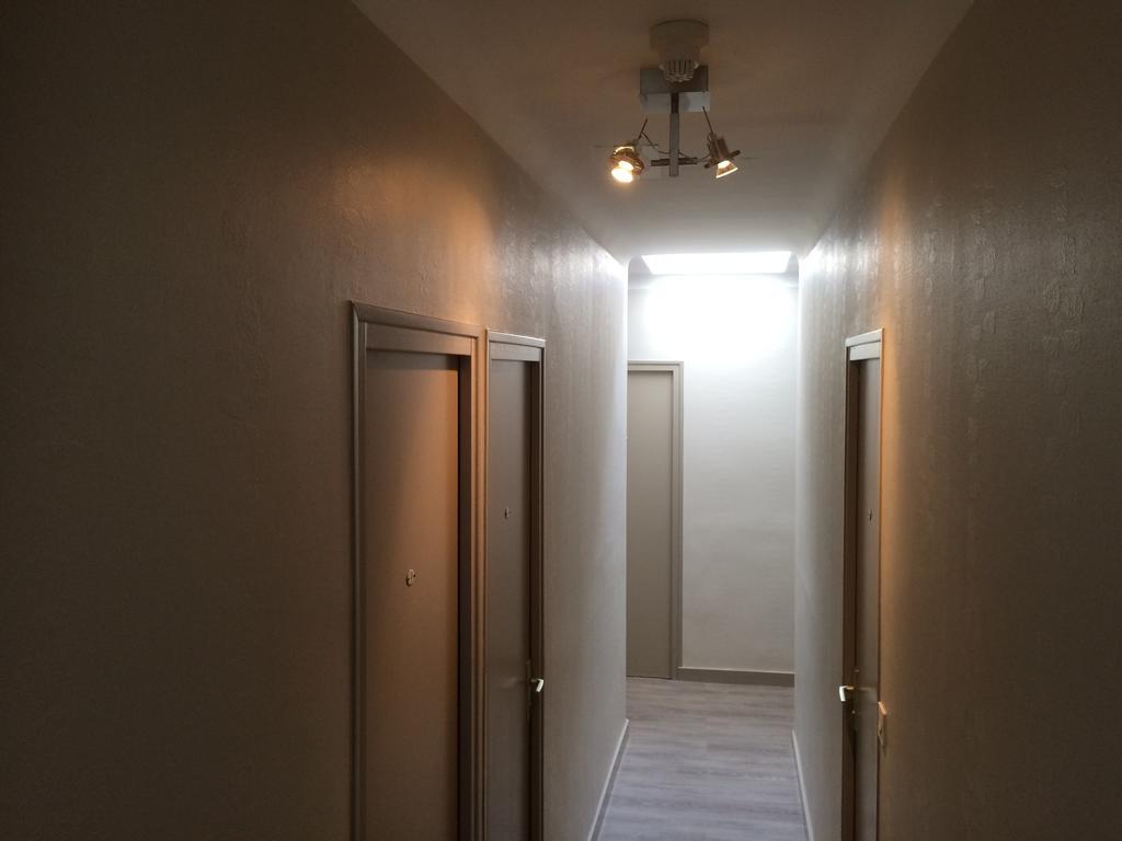 Hotel Les Voyageurs 莱萨布勒-多洛讷 客房 照片