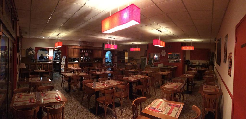 Hotel Les Voyageurs 莱萨布勒-多洛讷 外观 照片